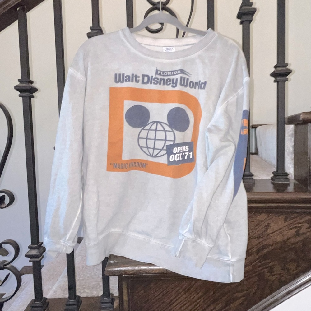 Disney world sweat shirt size small